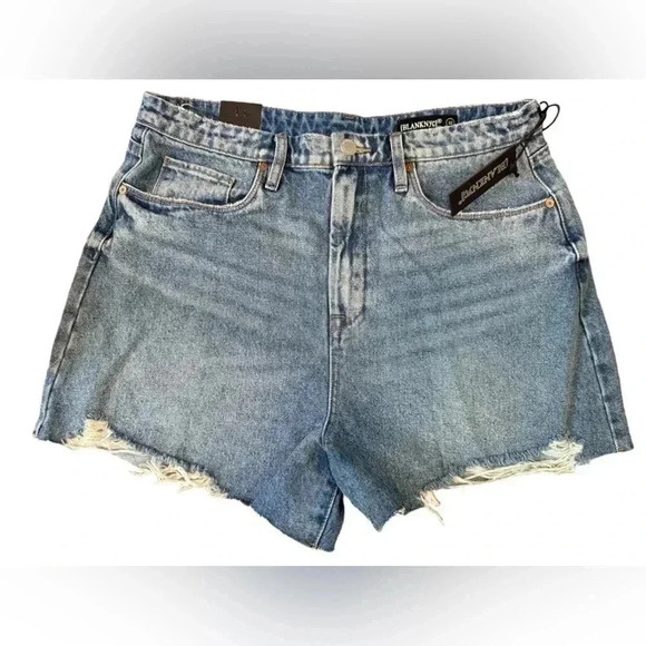 BLANK NYC | Distressed Shorts (32) - Picture 2 of 6